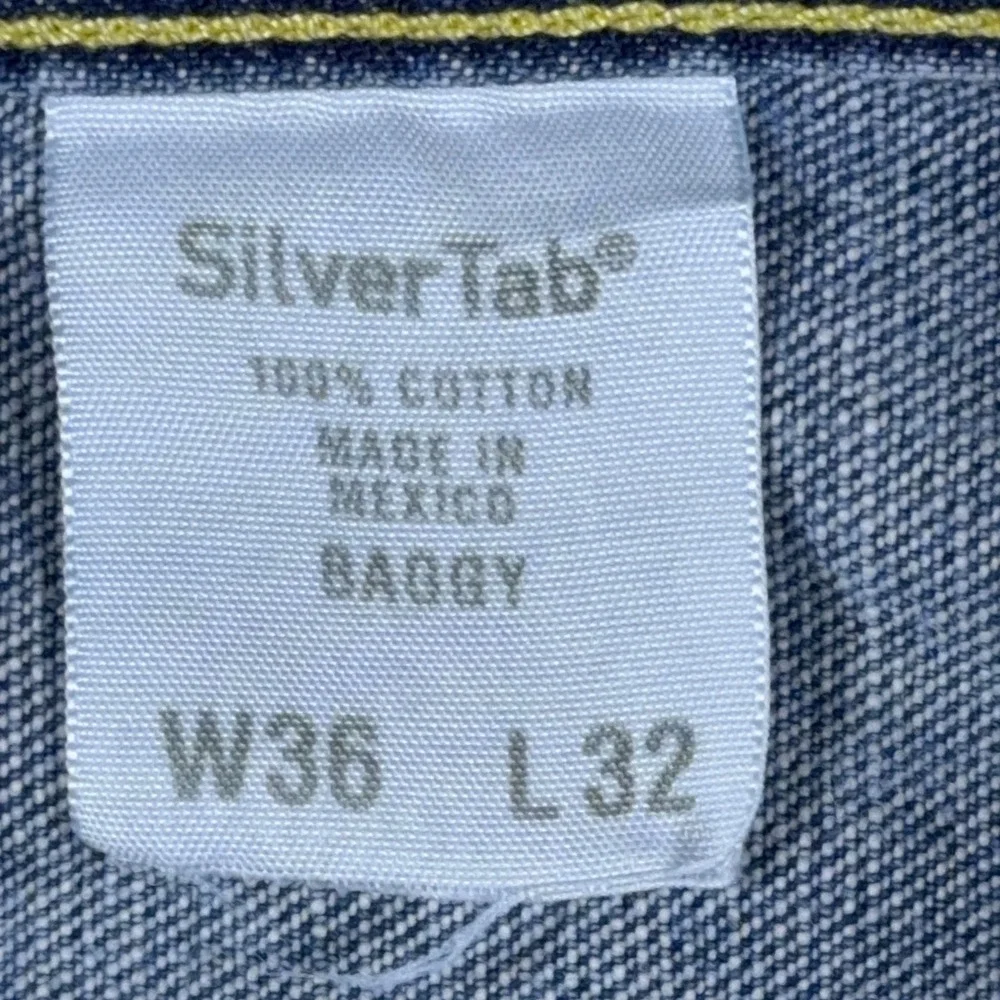 Levis small hole